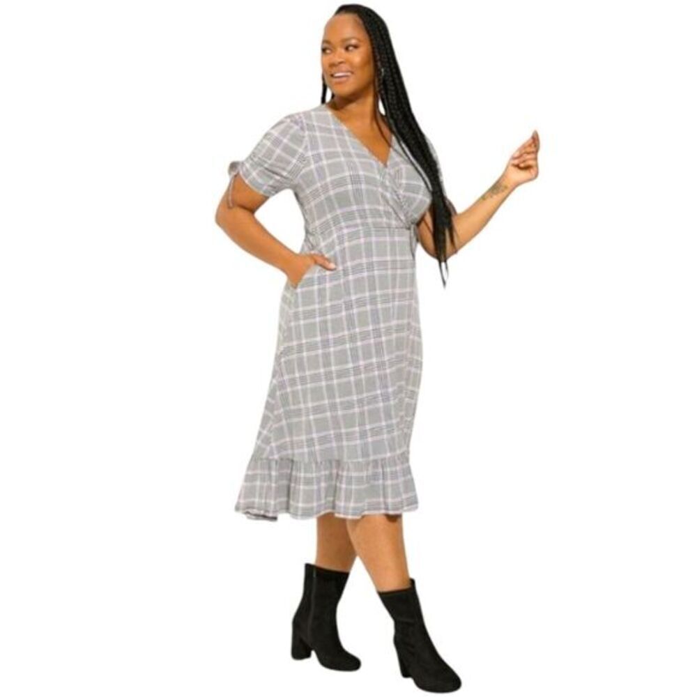 TORRID 3X Purple, black & white plaid wrap dress with pockets